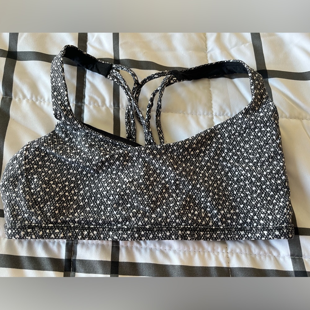 Lululemon Wunder Under sports bra in size 4
